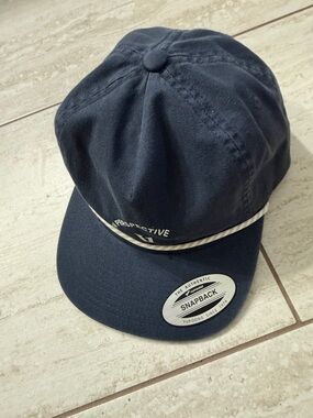 Vuori Navy Rope-Trim Snapback Hat unisex
NWT .authentic